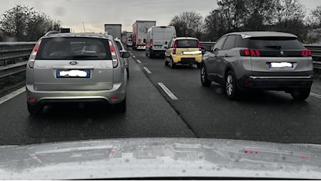 Sottopasso allagato, caos traffico in tangenziale a Parma. Problemi anche in via Mantova-via Zarotto