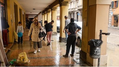 Riva Reno e San Felice invase dall’acqua. Danni ingenti a ristoranti e negozi. “Perché hanno svegliato quel maledetto torrente?”