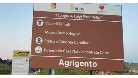 Agrigento capitale italiana sgrammaticata della cultura 2025, 2 errori su 4 righe in un cartellone: Valli di Templi e contrata