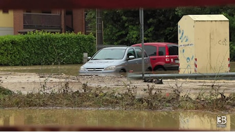 Cronaca mete diretta - Alluvione a Mulazzano Ponte, ruspe al lavoro per liberare le strade: video