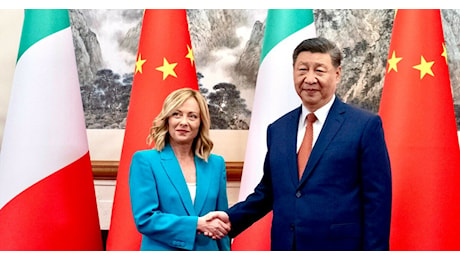 Meloni da Xi rispolvera la Via della Seta (bocciata dal governo nel 2023): “Piano di 3 anni per la cooperazione, l’Italia sia collante tra Cina e Ue”