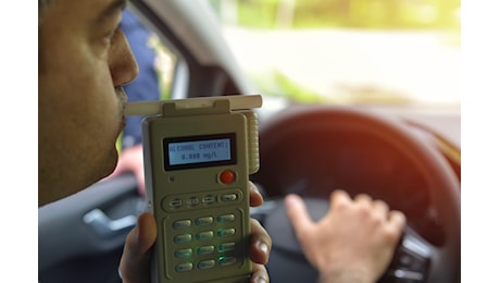 Nuovo Codice della Strada, come si misura il tasso alcolemico e come funzionano gli etilometri