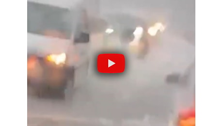 Meteo Video: Auto sommerse dall'acqua a Savona durante l'ondata di maltempo