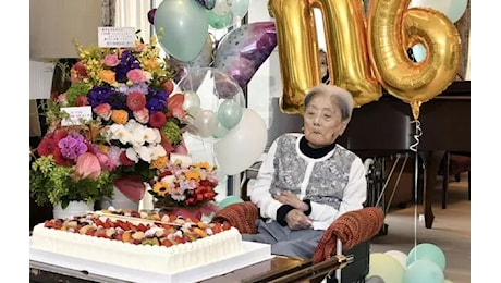 La donna più vecchia del mondo ha ceduto il primato: è morta a 116 anni Tomiko Itooka. La sua storia straordinaria