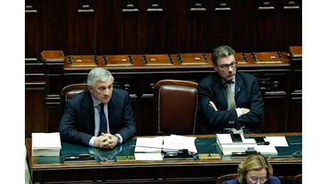 Manovra, lite FI-Lega sugli extraprofitti, e Tajani gela Giorgetti: “Non la scrivi solo tu”