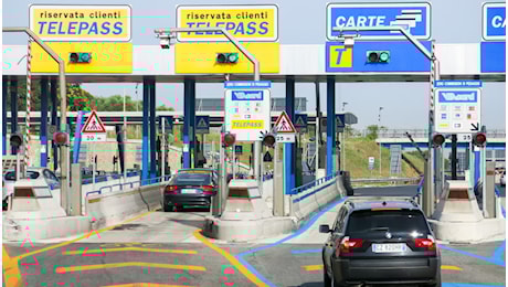 Pedaggi autostradali, scoppia la polemica: Salvini ferma la stangata