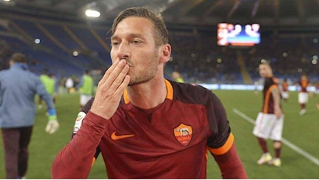 VIDEO – Totti compie 48 anni: gli auguri di Isabel lo fanno commuovere