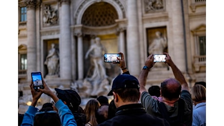 Roma e l'overtourism, dopo Fontana di Trevi tocca alle golfcar