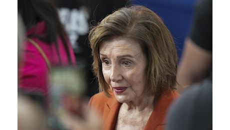 Pelosi: «Ha pesato il tardivo addio di Biden e l'assenza di primarie»