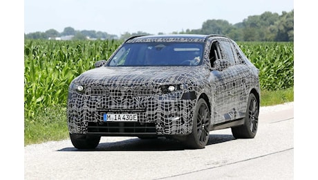 BMW X5: un nuovo prototipo rivela la prossima evoluzione del SUV di lusso