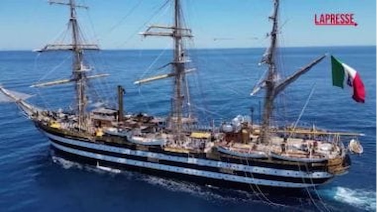 Amerigo Vespucci, la Nave della Marina Militare incontra la costa orientale della Sicilia - Il Sole 24 ORE Amerigo Vespucci, la Nave della Marina Militare incontra la costa orientale della Sicilia - Il Sole 24 ORE