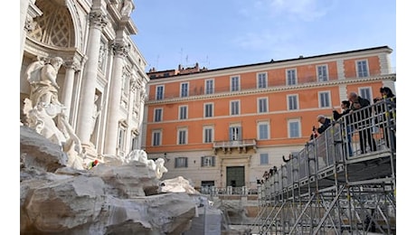 Inaugurata passerella su fontana di Trevi, a dicembre tornerà l'acqua