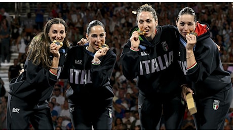 Sorelle d'Italia Spadiste azzurre in trionfo a Parigi. Prima volta alle Olimpiadi, Francia battuta in una finalissima da brividi