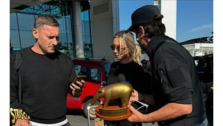 Tapiro d'Oro a Francesco Totti per foto con Marialuisa Jacobelli, la reazione