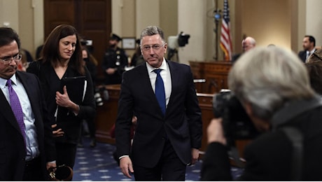 L’ex inviato di Trump Volker: “Il presidente teme lo scontro con Putin e se la prende con Kiev”