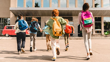 Iscrizione scuola 2025/26, le nuove date per fare domanda. Perché il ministero cambia la finestra temporale