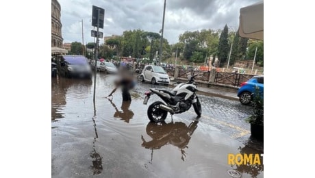 Temporale a Roma: allagamenti e alberi caduti, strade chiuse e disagi in tutta la città