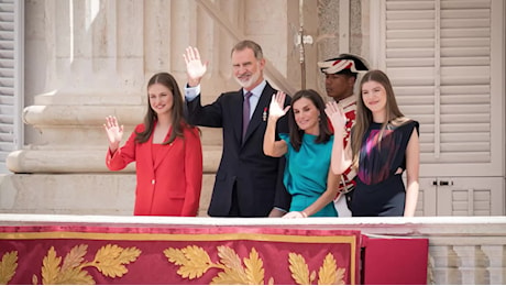 Letizia di Spagna e le figlie trendy per i 10 anni di regno