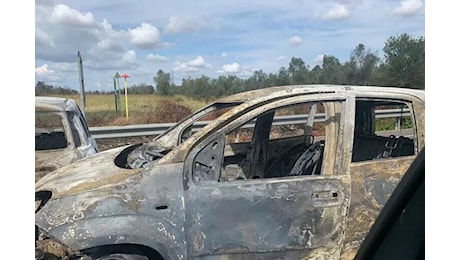 Assalto a un portavalori: malviventi esplodono colpi di arma da fuoco e incendiano auto