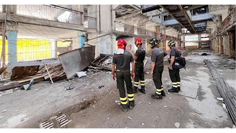 Crollo a Scampia: due morti e 13 feriti, 7 sono bambini. Mattarella chiama il sindaco: Solidarietà