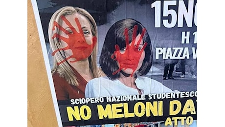 A Bologna i manifesti insanguinati