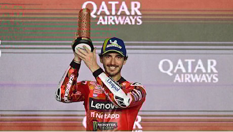 Ha salvato la baracca anche in Qatar Pecco Bagnaia, che scende nei box VR46 per regalare una coppa a Morbidelli e salire in classifica