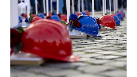 Lucca, schiacciato da un carrello a 69 anni