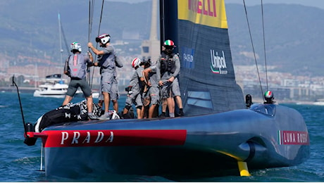 America’s Cup: Luna Rossa squalificata, ma già in semifinale. Contro Ineos lo spareggio decisivo