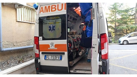 Un’auto si scontra con un’ambulanza nel Foggiano: un morto e 5 feriti