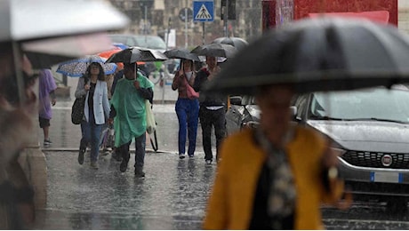 Meteo, le previsioni del weekend di Pasqua e Pasquetta: torna il maltempo con piogge e temporali