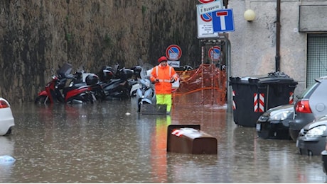 Maltempo, nuovo ciclone in arrivo sull'Italia. Nubifragi al Nord, Toscana e Umbria. Acqua alta a Venezia