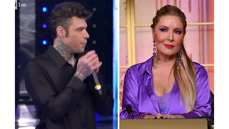 Fedez confuso a Sanremo, Selvaggia Lucarelli lo stronca: Se stai male ti curi