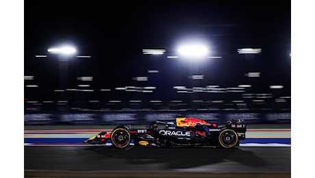 F1, Gp Qatar qualifiche: Verstappen in pole, Ferrari insegue