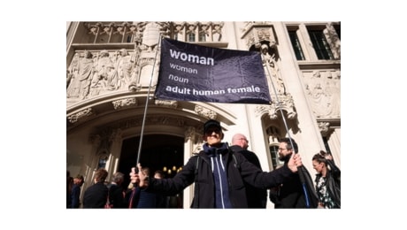 Corte Suprema in Gb nega a trans la definizione di donne