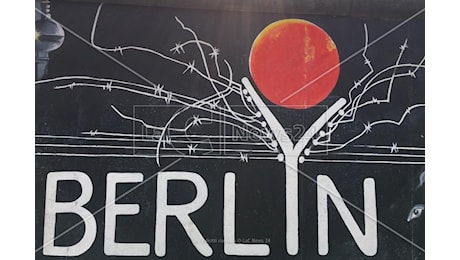 Trentacinque anni fa la caduta del Muro Berlino: tra vecchie e nuove barriere, ancora ci sono confini che separano popoli e persone