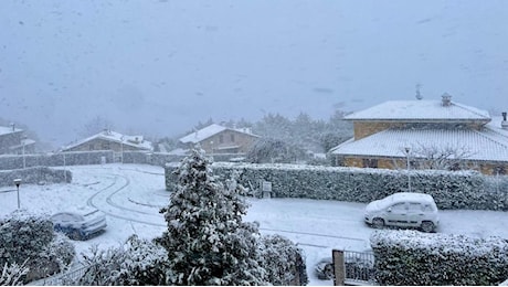 Un Natale con neve e disagi. Problemi al traffico sulla Statale