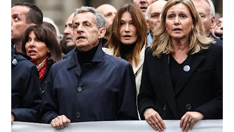 Carla Bruni, possibile rinvio a giudizio per l'inchiesta su Sarkozy