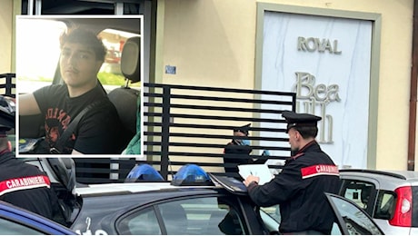 Il 19enne Davide Carbisiero ucciso nella sala slot a Cesa, il 17enne indagato: mostravo la pistola, colpo partito per errore