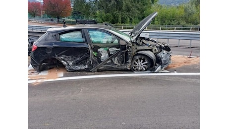 Inseguimento in via Sanseverino, auto distrutta contro il guardrail