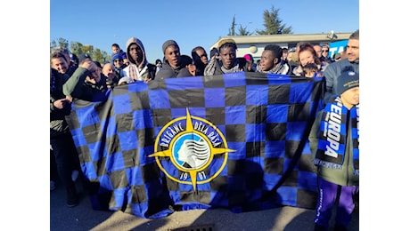 L'accoglienza dei tifosi stamattina a Zingonia (aggiornato 17:30)