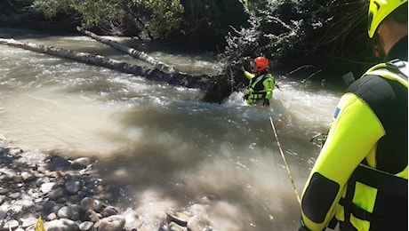 Tre bambini e una ragazza salvati sul fiume Lamone: erano aggrappati a un tronco