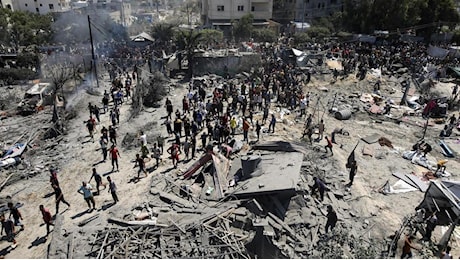 Hamas, raid israeliano a Gaza City, 17 morti