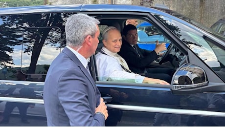 Papa Leone XIV e la visita a sorpresa sul van