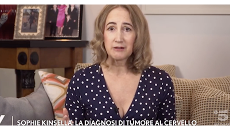 Il cancro mi ha ribaltato la vita. È stato uno choc perché avevo perso la memoria. Credevo che non avrei più scritto: la confessione di Sophie Kinsella