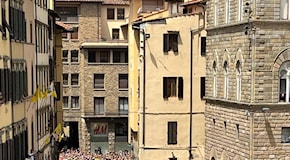 Tour de France 2024, la gente, il boato e i campioni nella festa tra le strade di Firenze