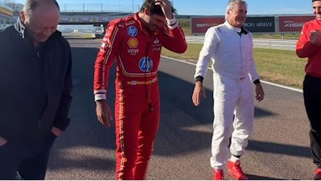 Ferrari, regalo speciale ai Sainz: papà e figlio in pista insieme a Fiorano