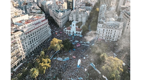 Gli argentini a muso duro contro Milei sull'educazione