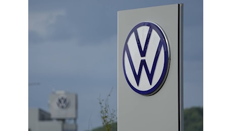 Volkswagen, lavoratori in sciopero contro i tagli al personale: Stop in tutte le fabbriche