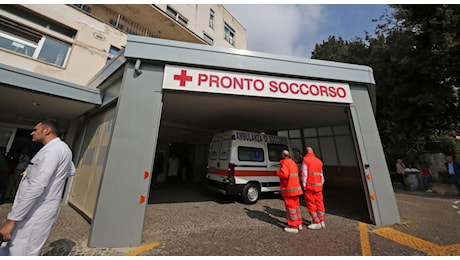 Attesa «troppo lunga» al pronto soccorso, donna insulta e aggredisce una dottoressa: arrestata