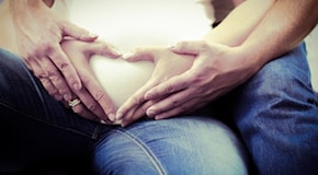 Gasparri lancia il reddito di maternità: 1.000 euro al mese a chi non abortisce